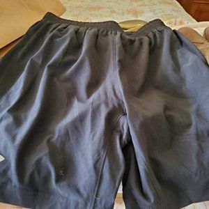 Men's Medium UA Shorts